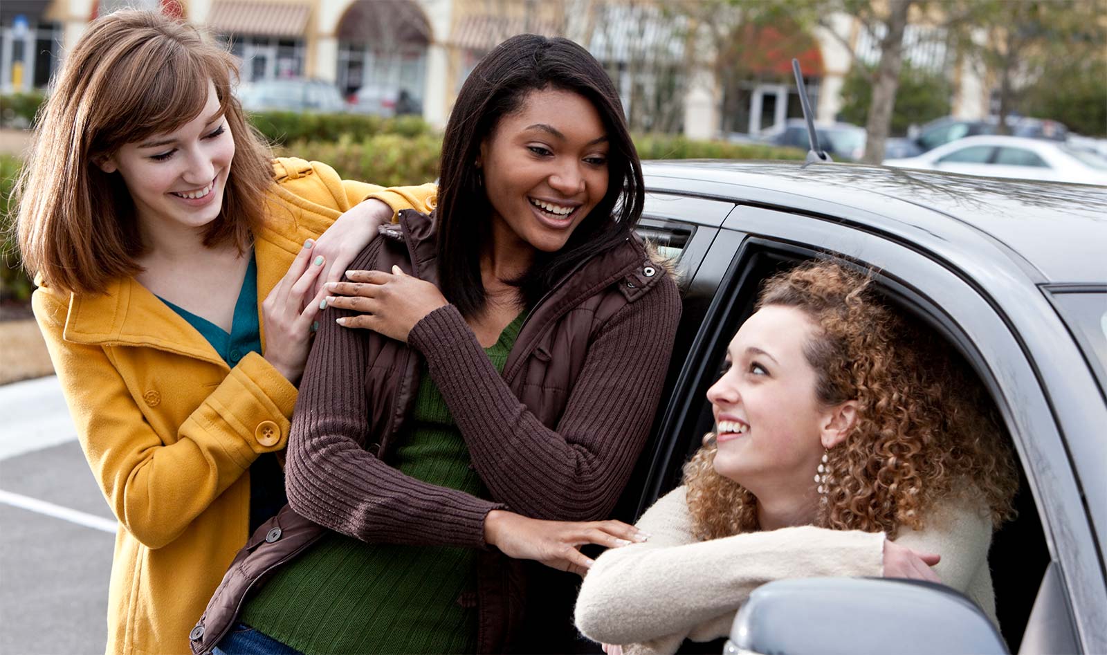 women-smiling-car-1600px